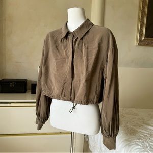Zara - blouse / button up / crop top . S / Small . Green olive . Puffy sleeves